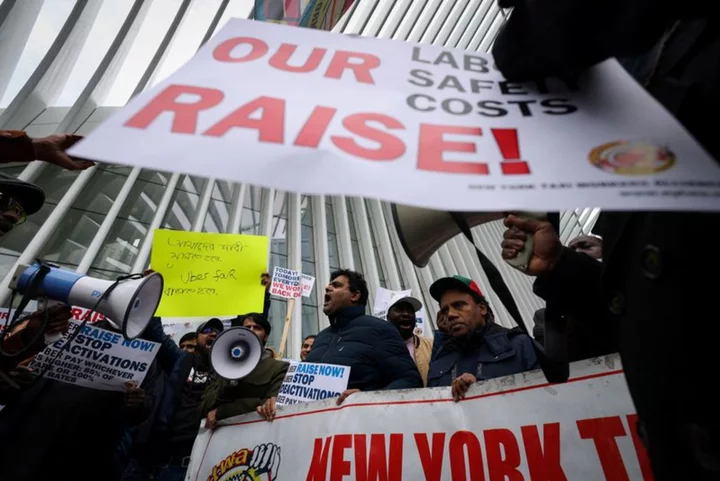 Uber, DoorDash sue New York City over minimum wage law