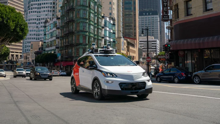 Cruise Driverless Taxis Shut Down, Block Traffic Due to Network Overload
