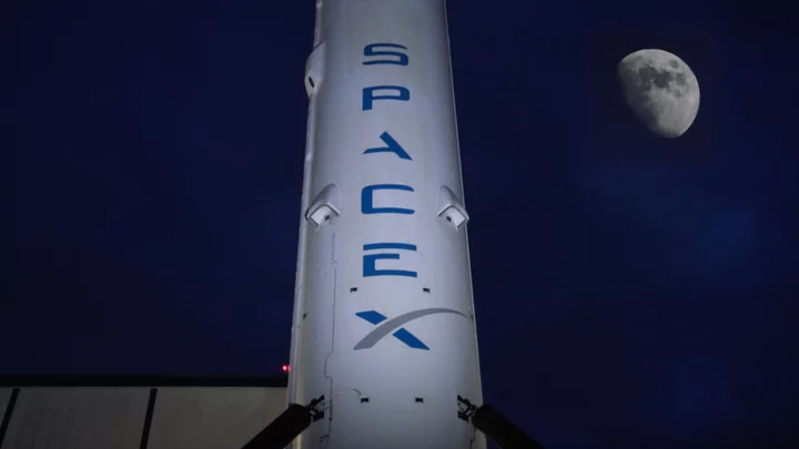 To Help Launch Its Starlink Rival, Amazon Hires...SpaceX?