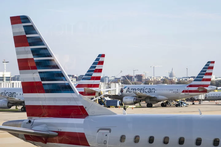 American Air Sees Modest Quarterly Profit After Summer Boom