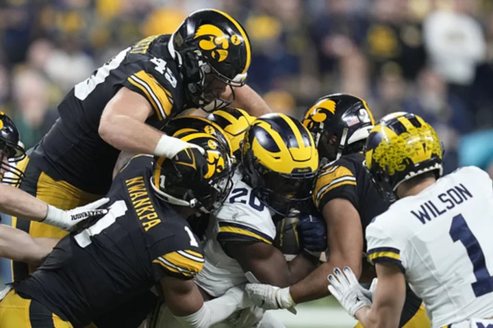 Iowa defense slows down No. 2 Michigan, but stagnant offense costly for No. 18 Hawkeyes