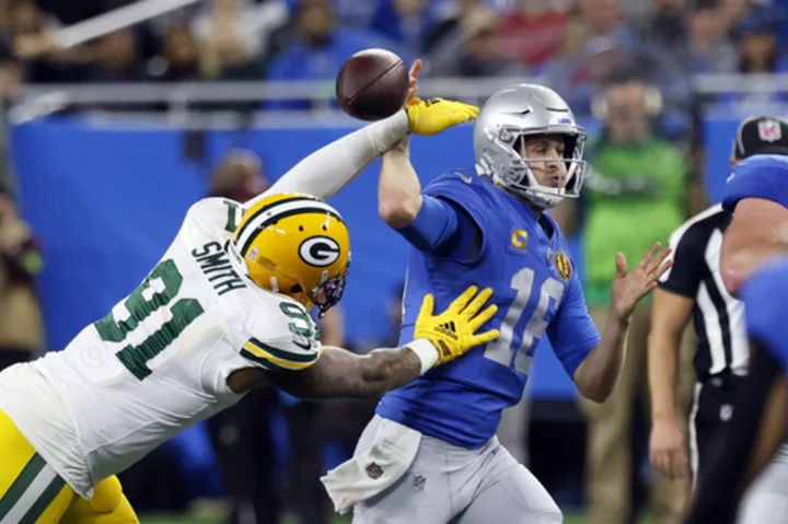 Goff's career-high 3 fumbles pave way for Lions' 29-22 loss to Packers, a game after throwing 3 INTs