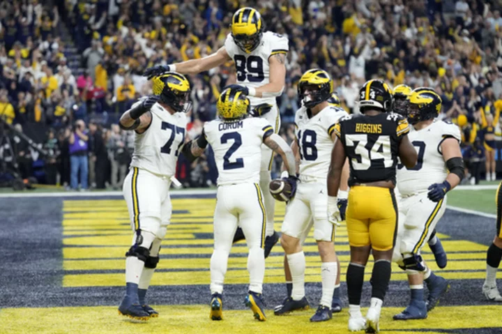No. 2 Michigan beats No. 18 Iowa 26-20 for Big Ten title, likely to claim top playoff seed