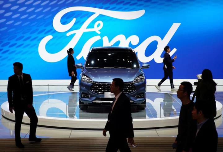 U.S. investigates 346,000 Ford Escape SUVs over door issues
