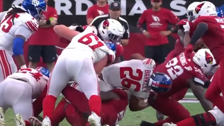 Saquon Barkley Suffers Nasty Leg Injury in Final Minutes of Giants-Cardinals